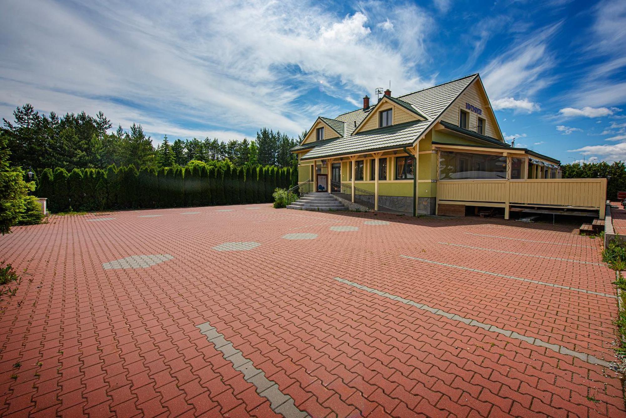 Penzion A Restauracia Lavender Motel Poprad Exterior foto