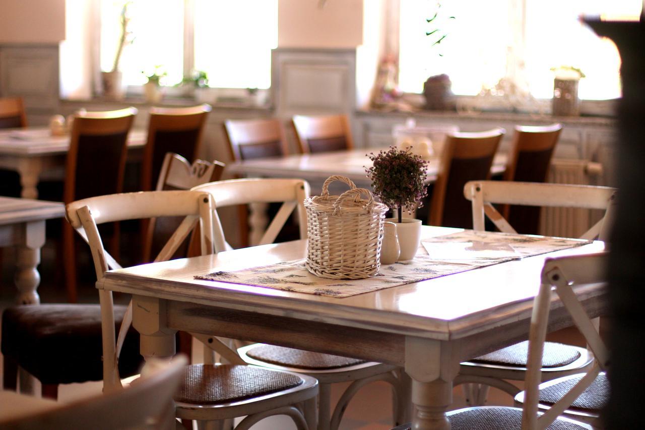 Penzion A Restauracia Lavender Motel Poprad Exterior foto